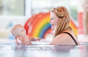 Kurse wie Babyschwimmen und Wasserspaß im Schenkenseebad Schwäbisch Hall